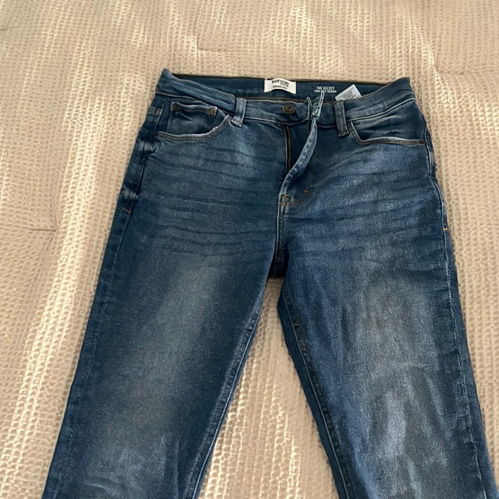 Skinny, stretchy jeans with cute slit ankle detail